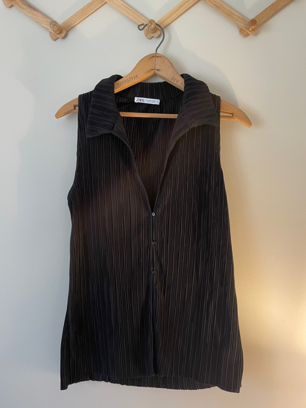 Zara Black Sleeveless Pleated Collared Button-Front Top
